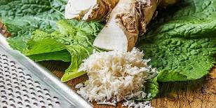 Grated radish root for healing compresses